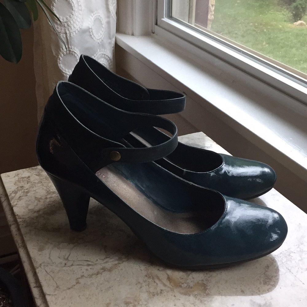 Teal heels